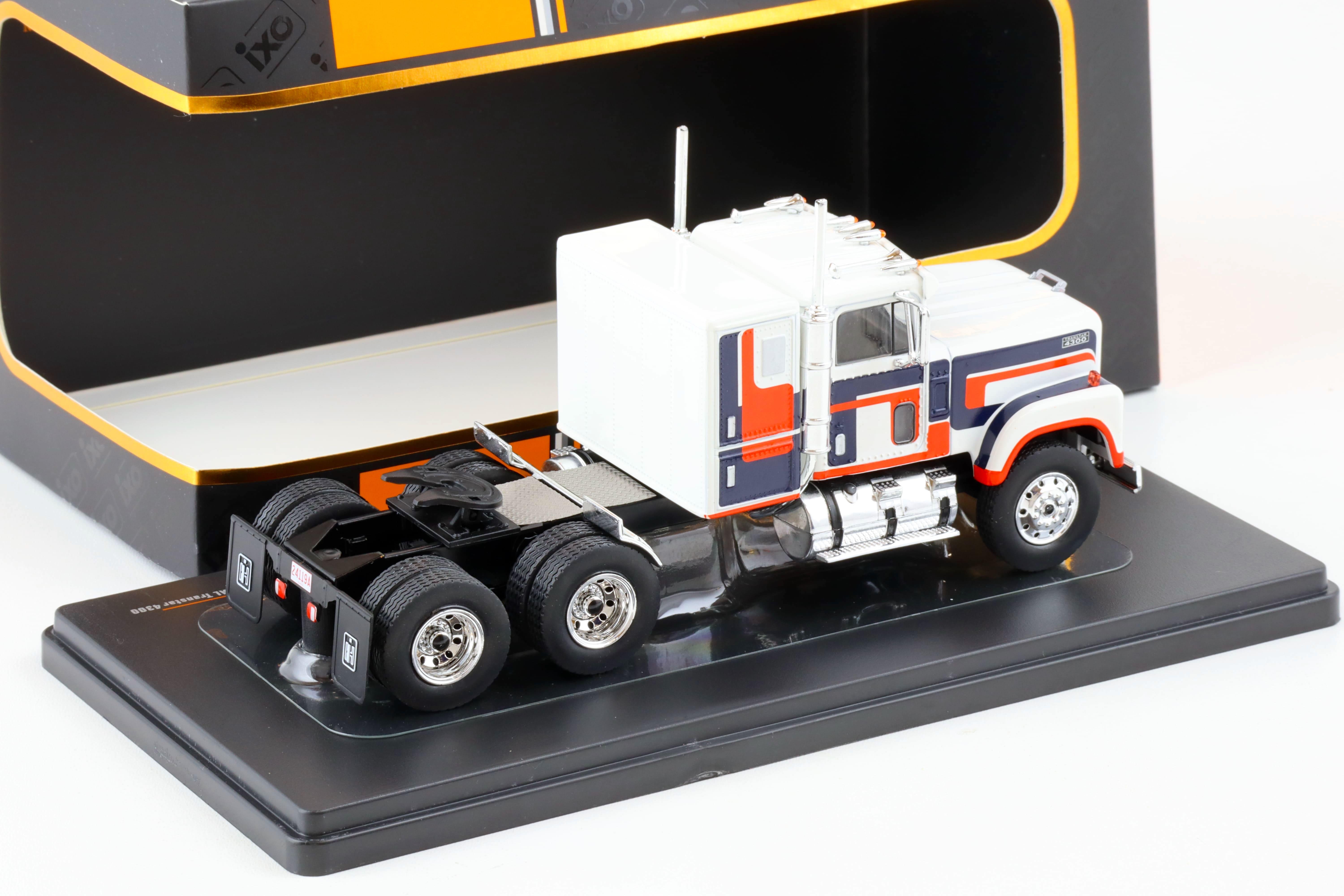 Miniature 1/43 Tracteur International Transtar 4300 IXO – Blanc – Modèle 1980 (Série TR153.22)