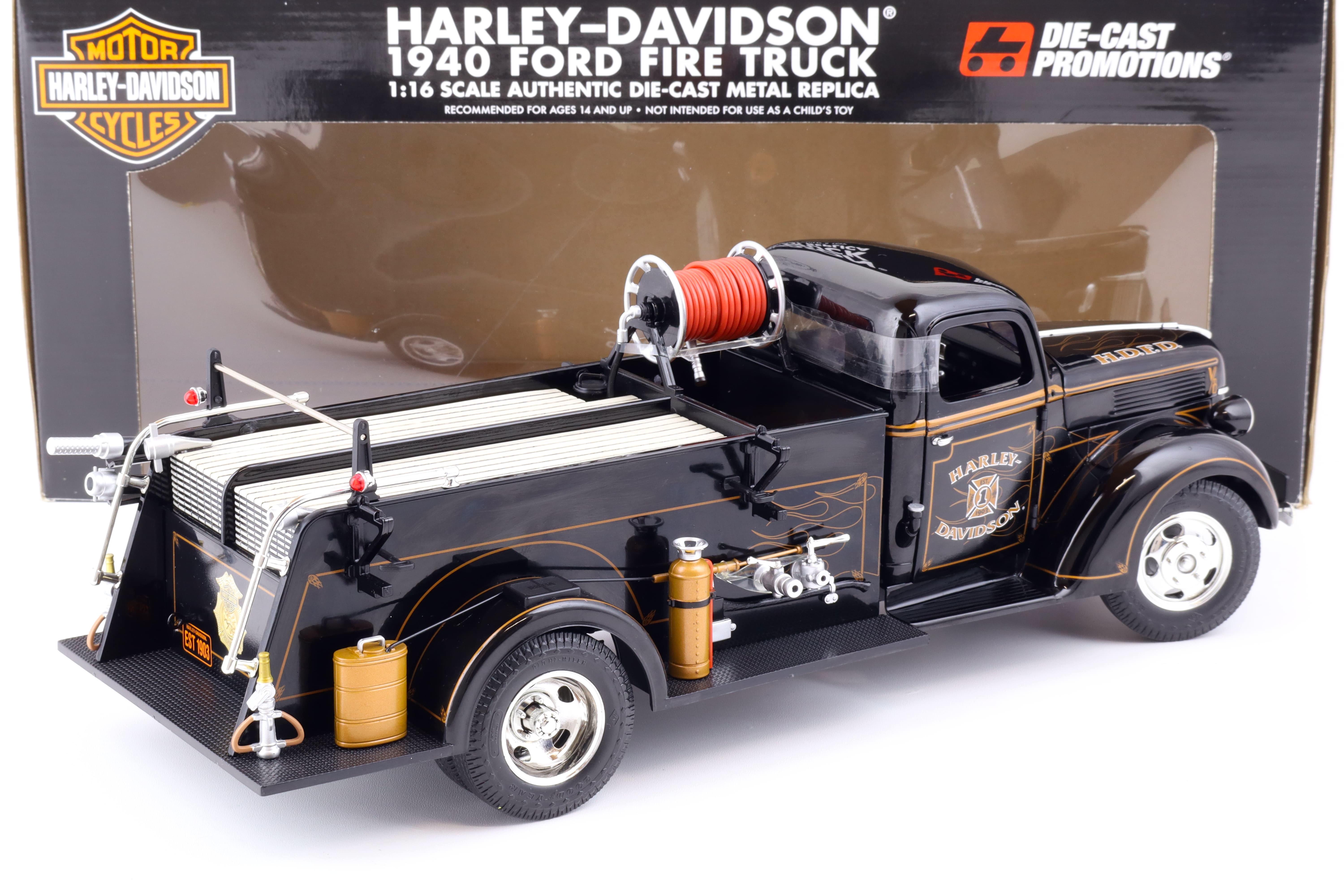1:16/ 1:18 Highway61 Harley Davidson 1940 Ford Fire Truck Black