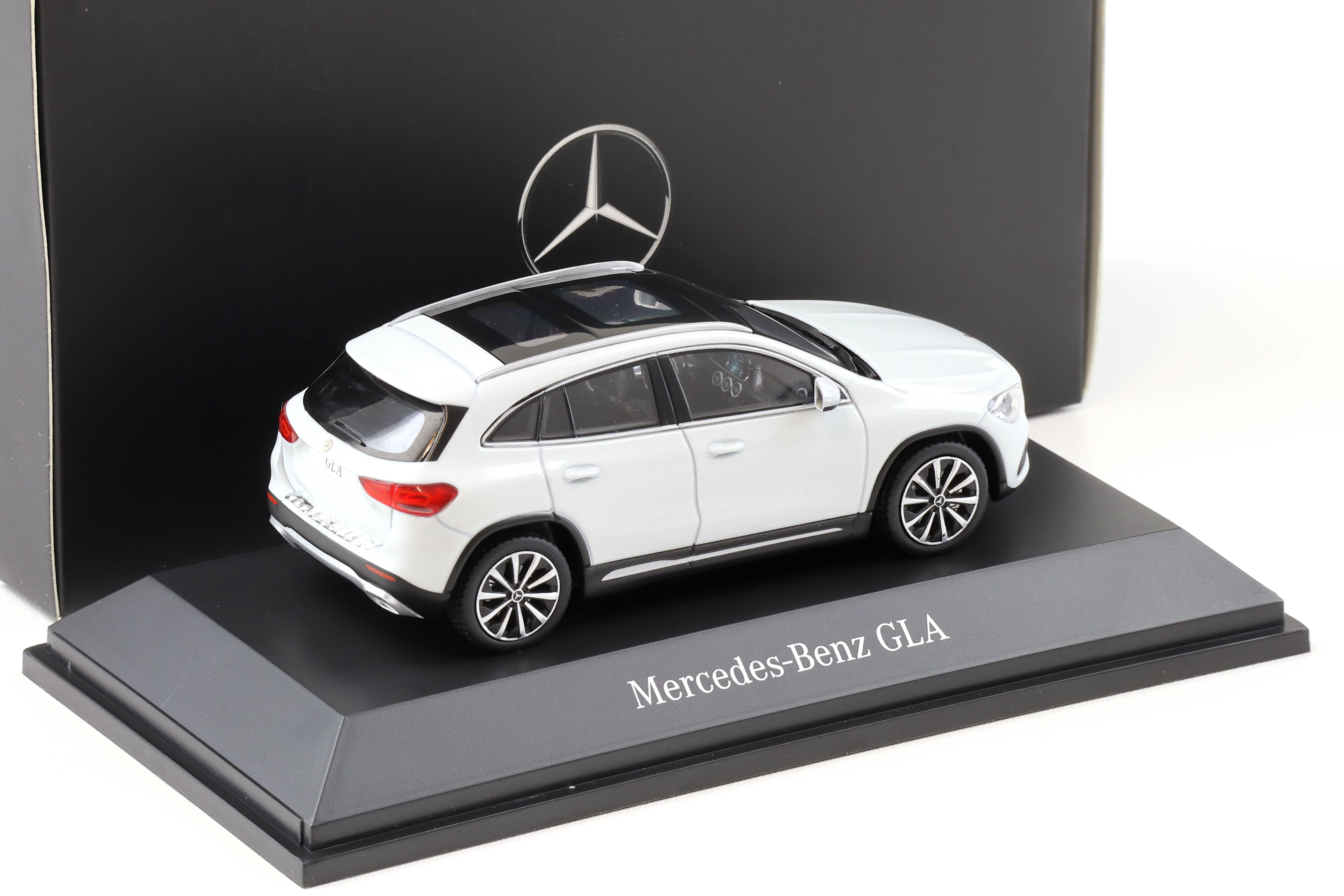 1:43 Spark Mercedes Gla H247 Digital White 2020 Dealer